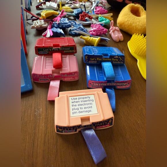 Vintage 1999 Amazing Ally Doll Lot of Doll Clothes Shoes Accessories Bundle - Picture 9 of 16